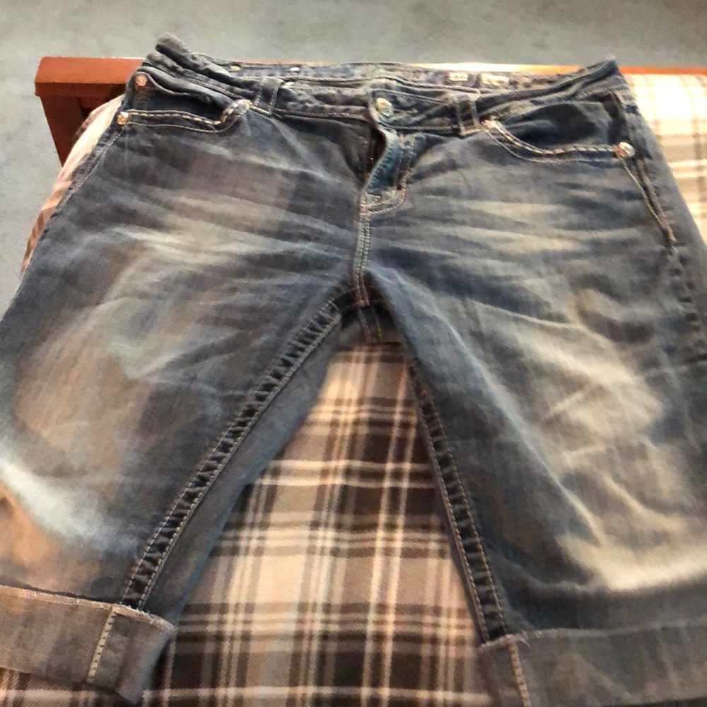 Miss Me size 34 capris